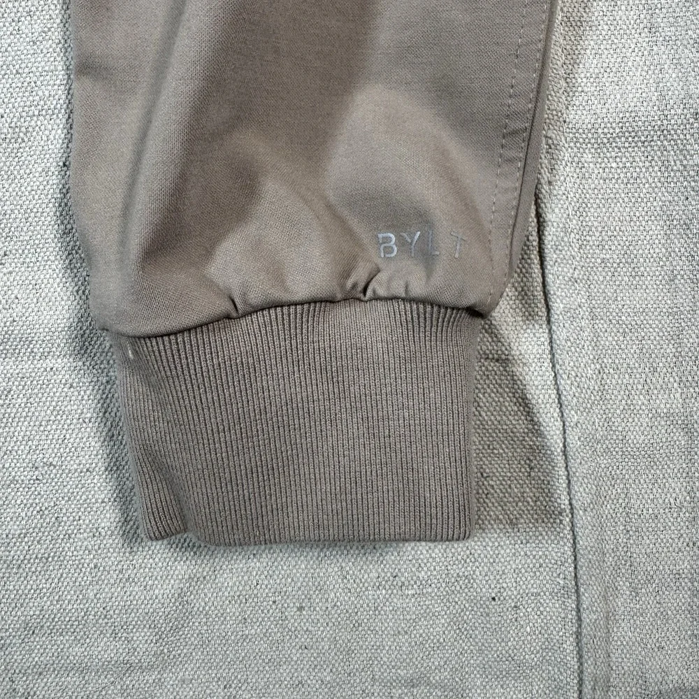 BYLT Elite+ Jogger Pants Mens M Tan Khaki Gym Premium‎ Performance Athleisure